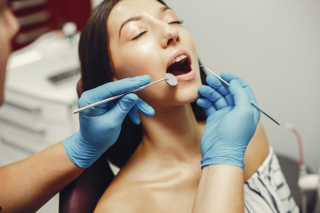 Clínica Dental Uribarri - Tratamiento de Endodoncia. Imagen de Freepik
