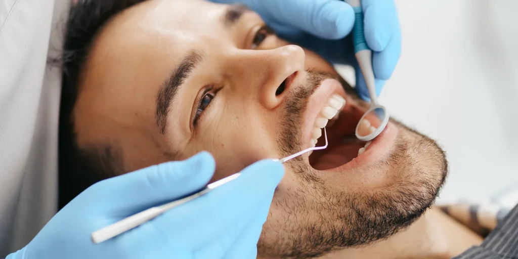 Clínica Dental Uribarri - Tratamiento de Odontología. Imagen de Freepik